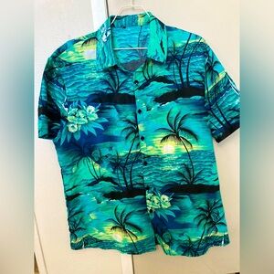 **UNISEX MEDIUM HAWAIIN SHIRT**